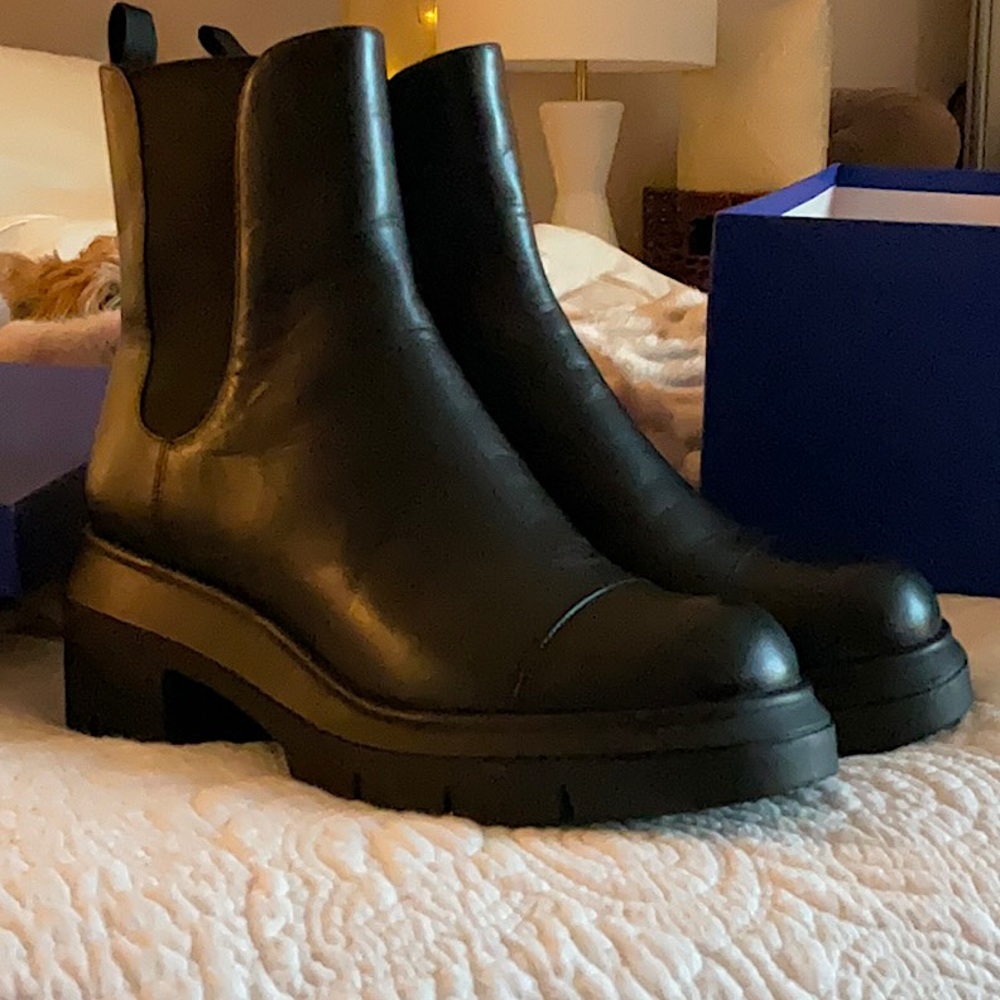 GORGEOUS PRISTINE STUART WEITZMAN NORAH BOOTIES!
